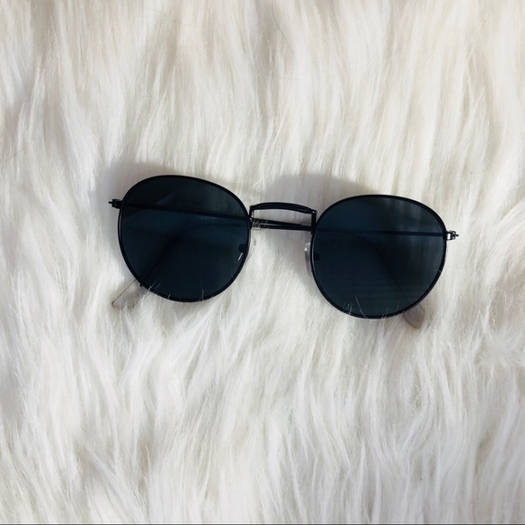 BOGO50 Oval black frame & black lens sunglasses - Picture 3 of 6